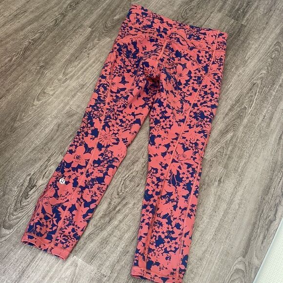 Lululemon size 6 Capris 23” - Picture 3 of 4